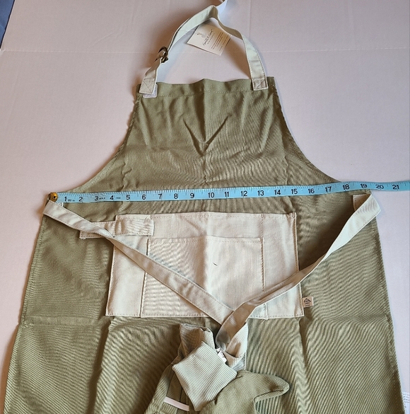 Hearth & Hand With Magnolia Kids Tan Gardening Apron With Gloves, Pocket NWOT - Picture 6 of 10